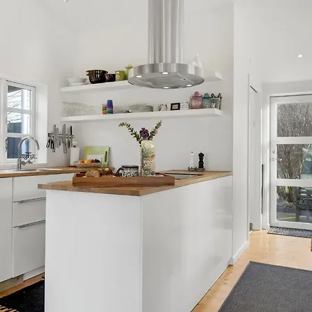 Beautiful In With Kitchen Holiday home