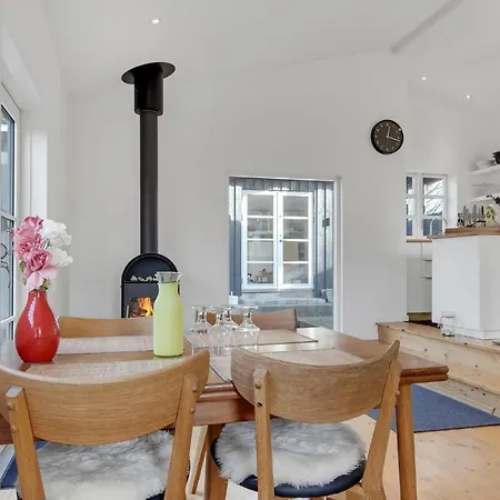 Beautiful In With Kitchen Holiday home